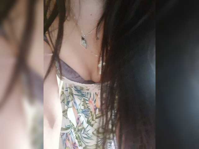 Live sex webcam photo for SexyQueen333 #276682027