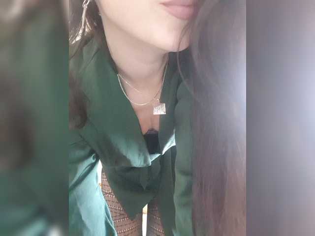 Live sex webcam photo for SexyQueen333 #276750972