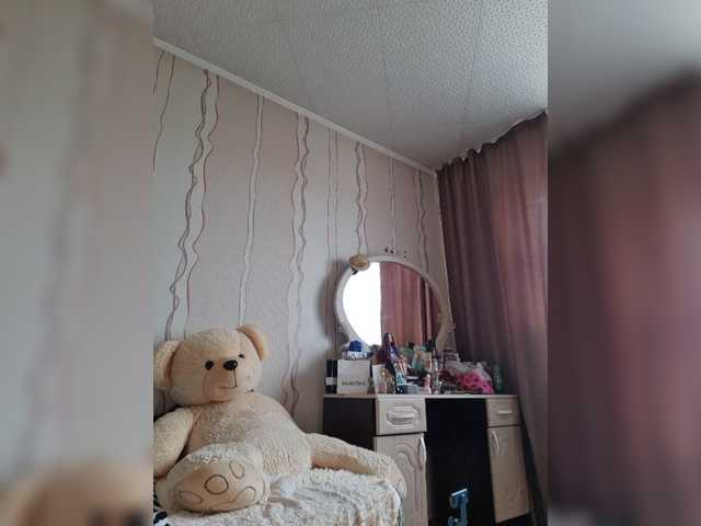 Live sex webcam photo for SexyQueen333 #276823145