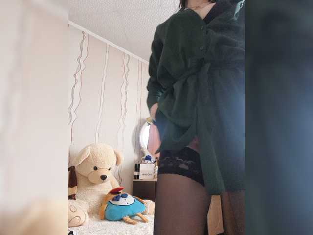 Live sex webcam photo for SexyQueen333 #276830474