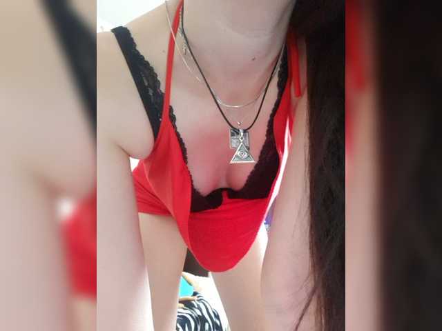 Live sex webcam photo for SexyQueen333 #277002991