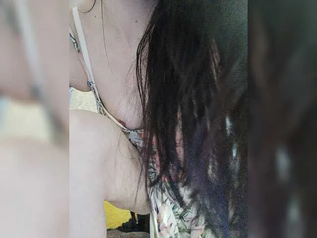 Live sex webcam photo for SexyQueen333 #278128766