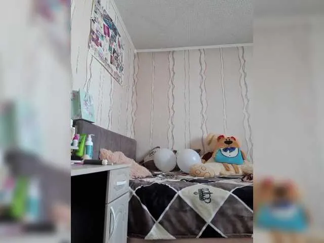 Live sex webcam photo for SexyQueen333 #290547532