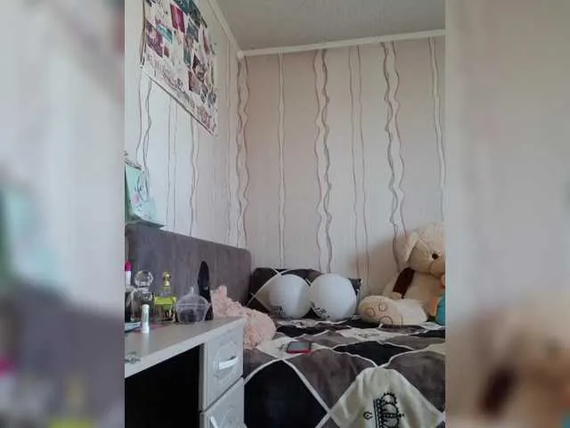 Live sex webcam photo for SexyQueen333 #290860175