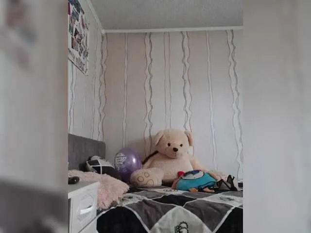 Live sex webcam photo for SexyQueen333 #291124743