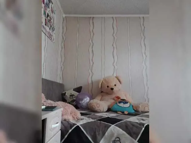 Live sex webcam photo for SexyQueen333 #291130118