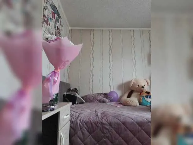 Live sex webcam photo for SexyQueen333 #291640434