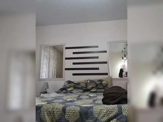 Live sex webcam photo for SexyQueen333 #291986132