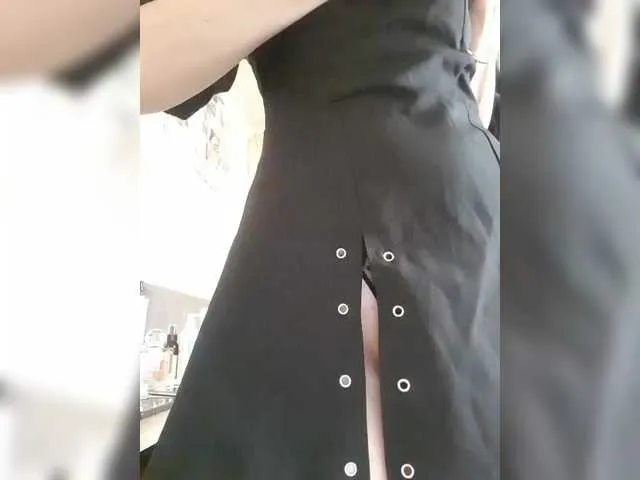 Live sex webcam photo for SexyQueen333 #292127335