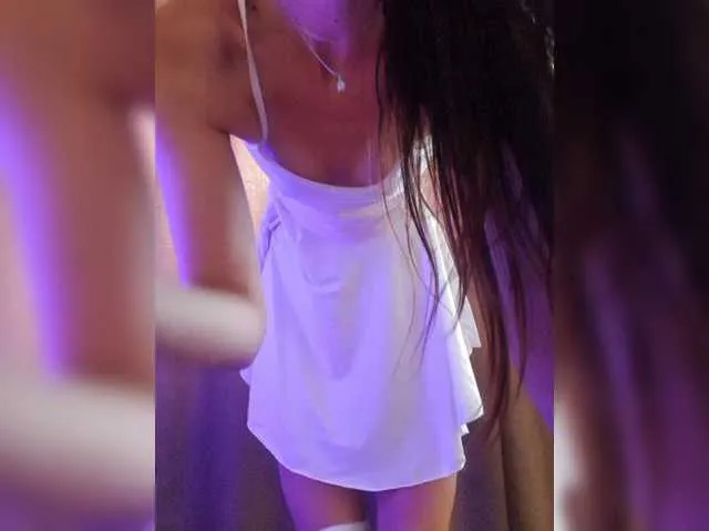 Live sex webcam photo for SexyQueen333 #294231505