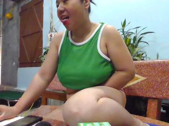 Live sex webcam photo for SexyQueen86 #290747189