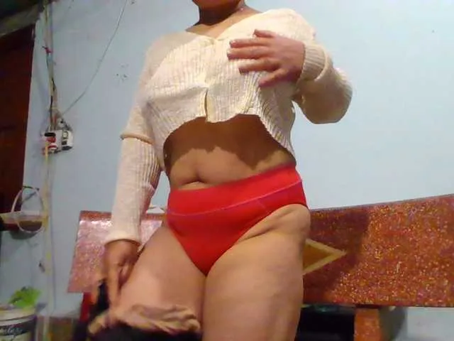 Live sex webcam photo for SexyQueen86 #292687841