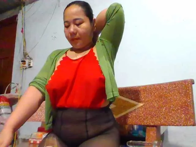 Live sex webcam photo for SexyQueen86 #293143540