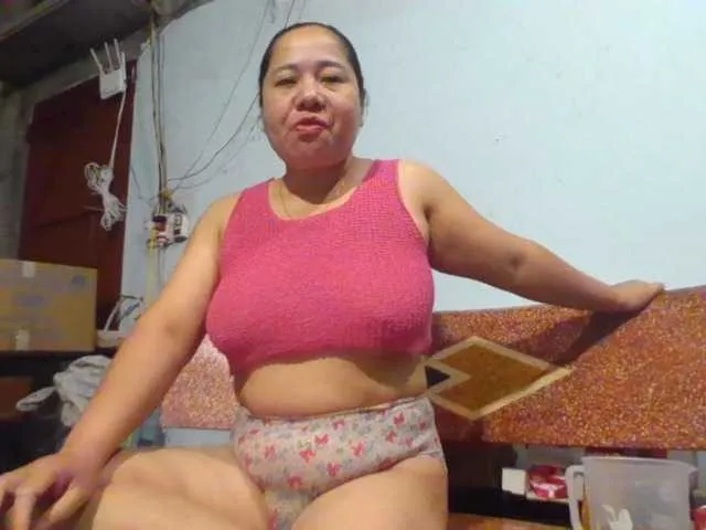 Live sex webcam photo for SexyQueen86 #294084917