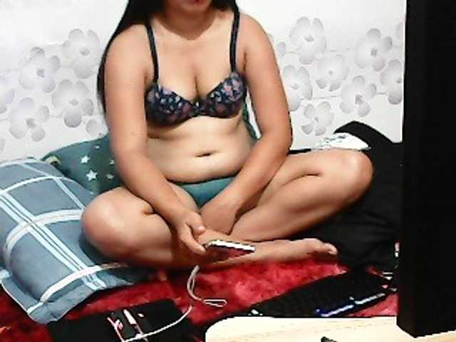 Live sex webcam photo for SexyRain22 #272113385