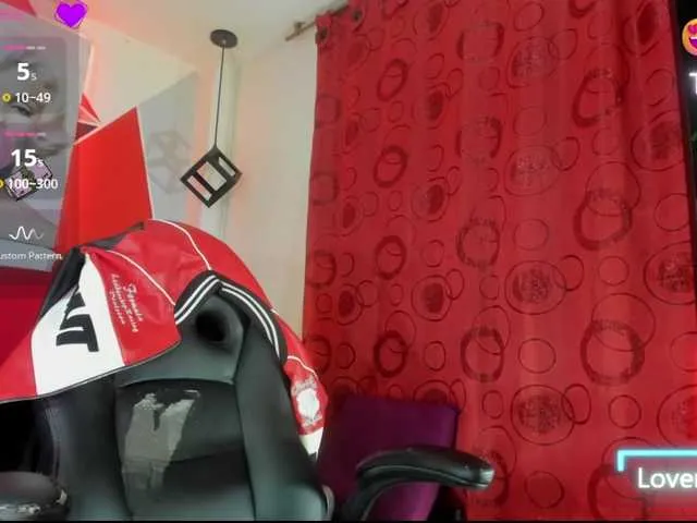 Live sex webcam photo for SexyRose69 #292158986