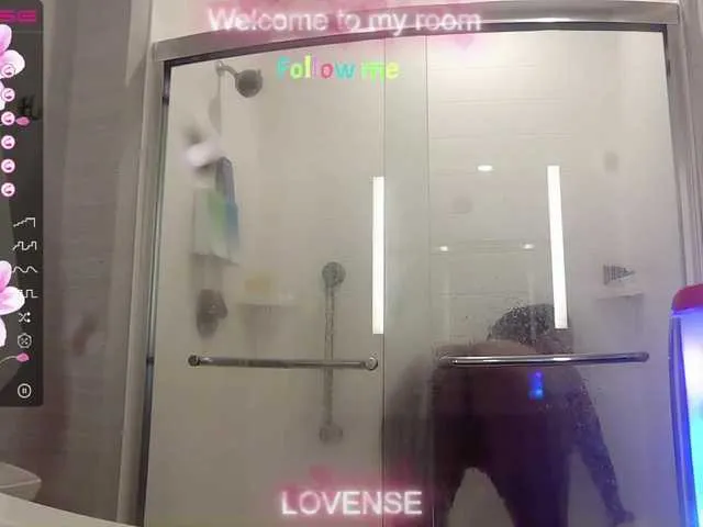 Live sex webcam photo for SexySag1212 #274332505