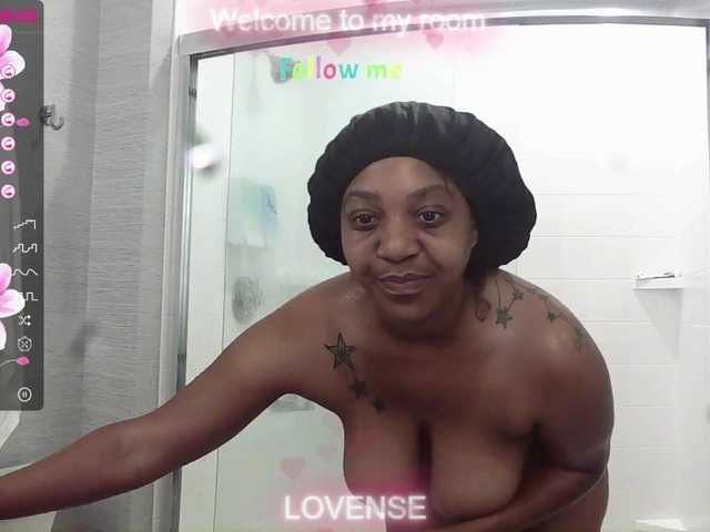 Live sex webcam photo for SexySag1212 #274355370