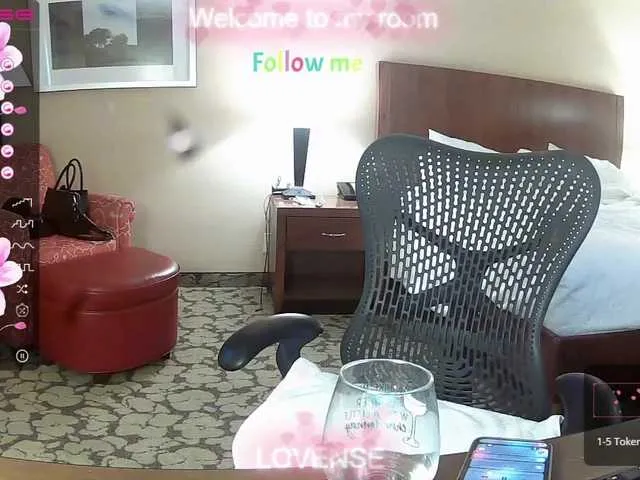 Live sex webcam photo for SexySag1212 #274376110