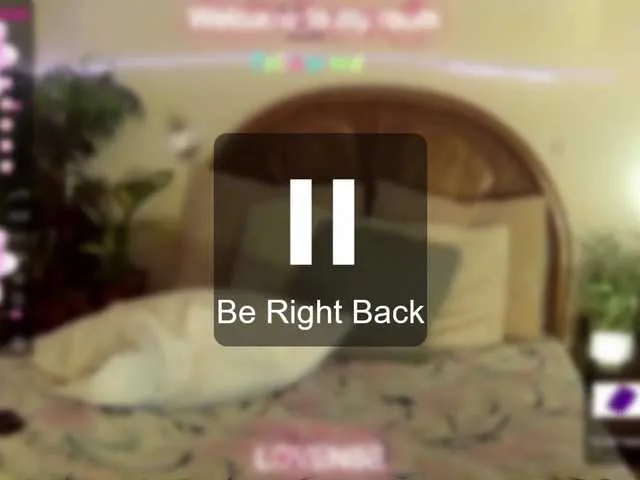 Live sex webcam photo for SexySag1212 #274411812