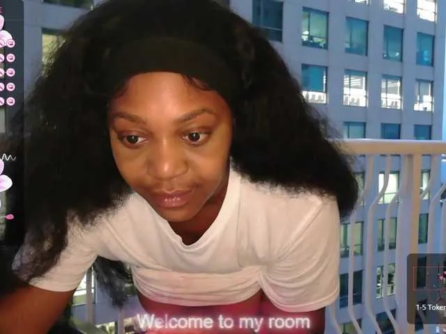 Live sex webcam photo for SexySag1212 #276069313