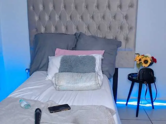 Live sex webcam photo for SexySaggyBoobs #278156858