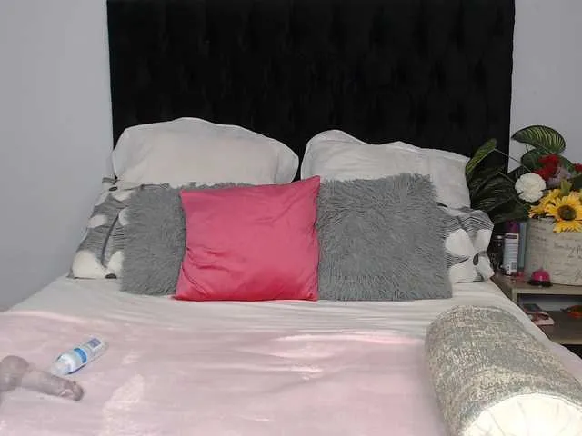 Live sex webcam photo for SexySaggyBoobs #290176610