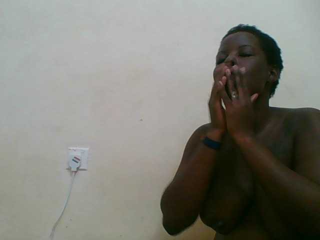 Live sex webcam photo for Sexyangel24 #277570099