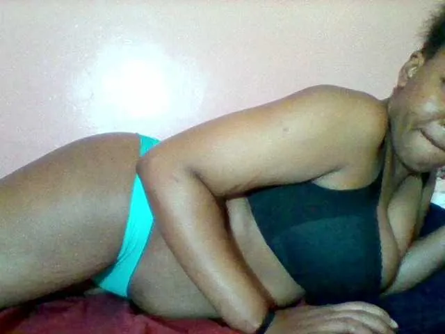 Live sex webcam photo for Sexyapple2002 #292386761