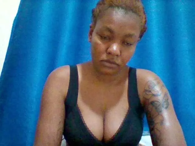 Live sex webcam photo for Sexyapple2002 #293271963