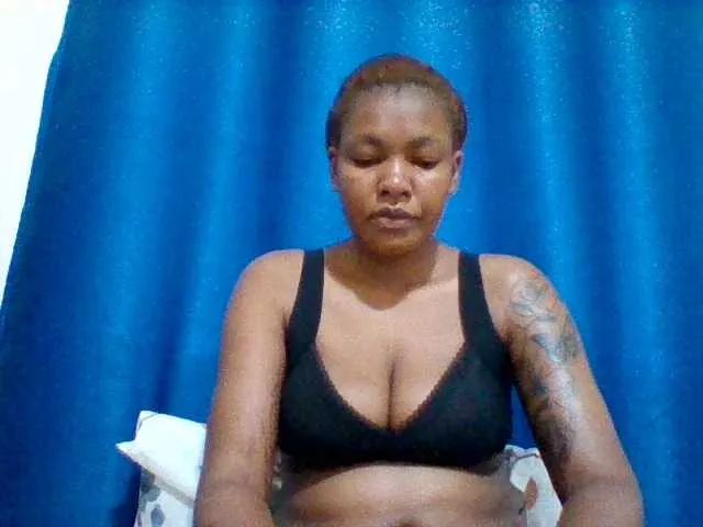 Live sex webcam photo for Sexyapple2002 #293279758