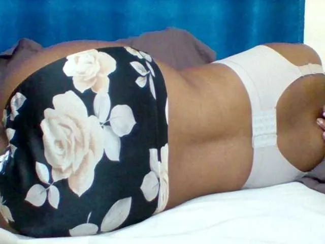 Live sex webcam photo for Sexyapple2002 #293418569