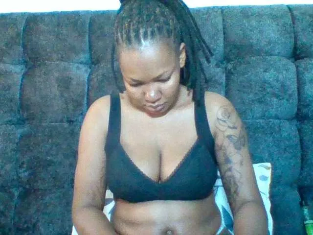 Live sex webcam photo for Sexyapple2002 #293764706