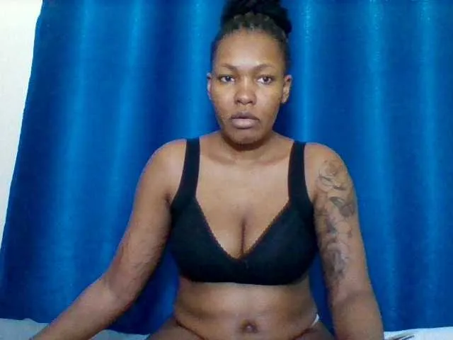 Live sex webcam photo for Sexyapple2002 #293837794