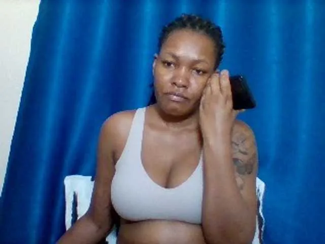 Live sex webcam photo for Sexyapple2002 #293870871