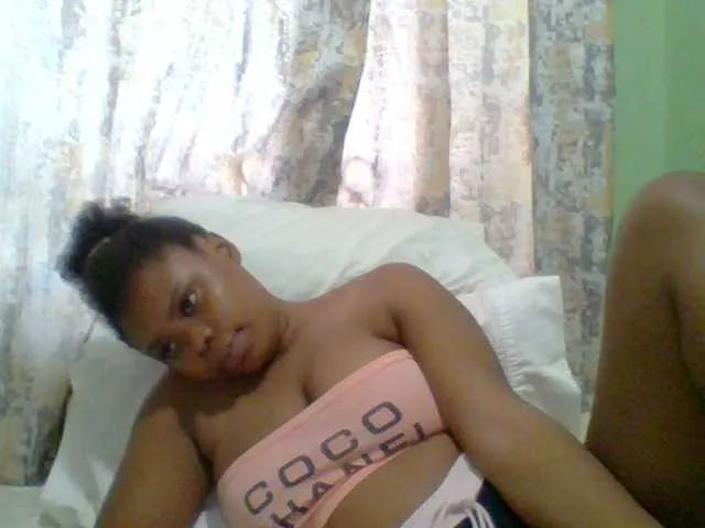 Live sex webcam photo for Sexyapple2020 #275595234