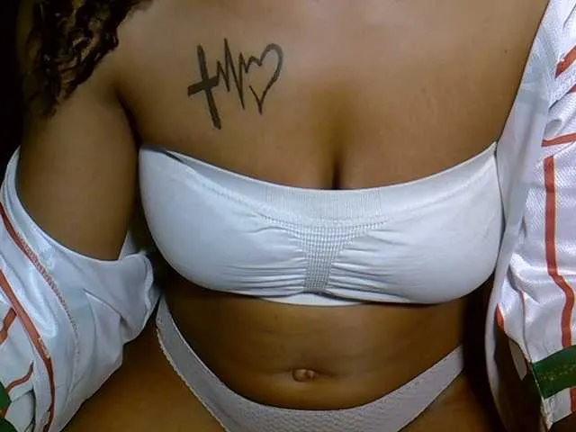 Live sex webcam photo for Sexybianca #293322616