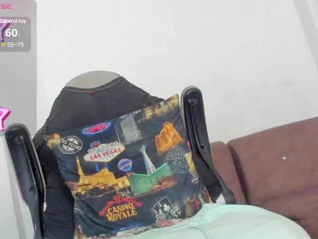 Live sex webcam photo for Sexybigdickts #290587327