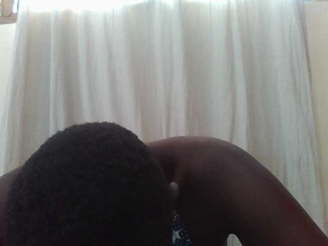 Live sex webcam photo for Sexyblackboobs #275910328