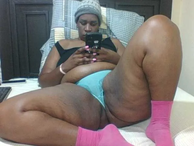 Live sex webcam photo for Sexyblacktits #292830876
