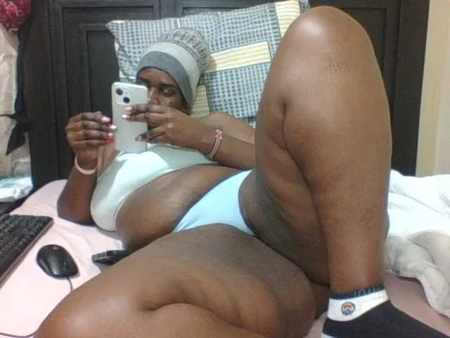 Live sex webcam photo for Sexyblacktits #293069538