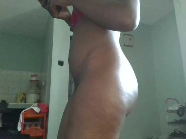 Live sex webcam photo for Sexybooty15 #290438843