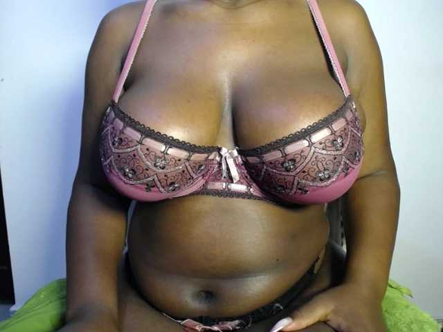 Live sex webcam photo for Sexybutt #290619594