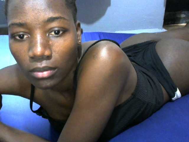 Live sex webcam photo for Sexydee14 #278055804