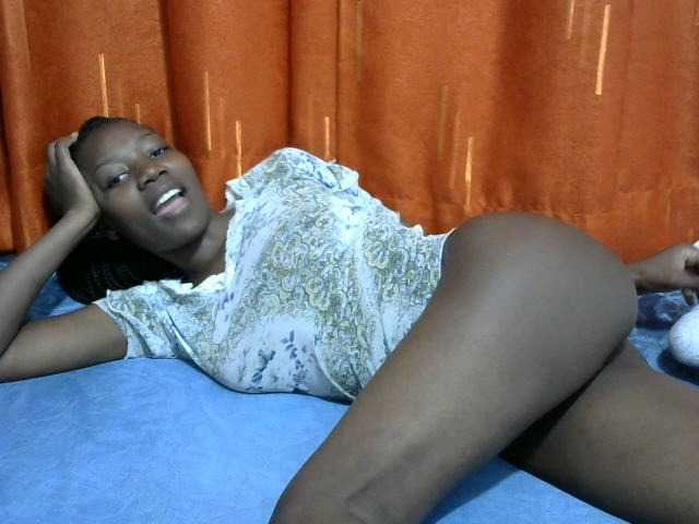 Live sex webcam photo for Sexydee14 #290125338