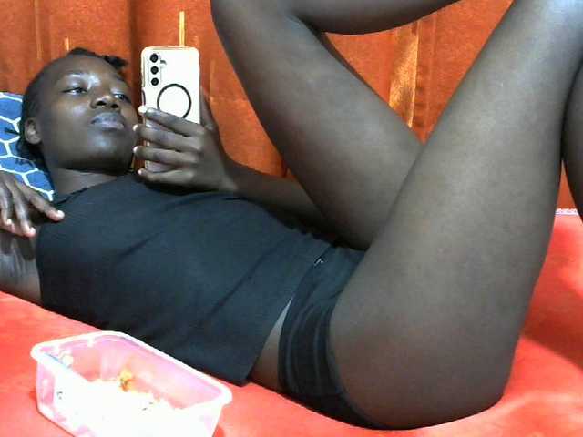 Live sex webcam photo for Sexydee14 #290330511