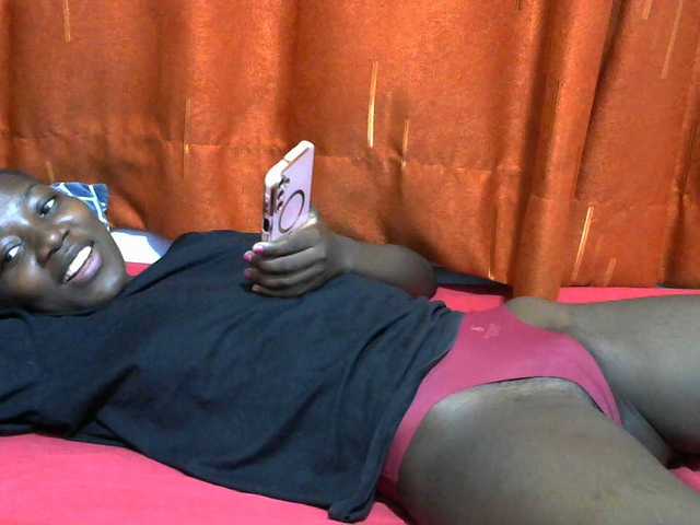 Live sex webcam photo for Sexydee14 #290460209