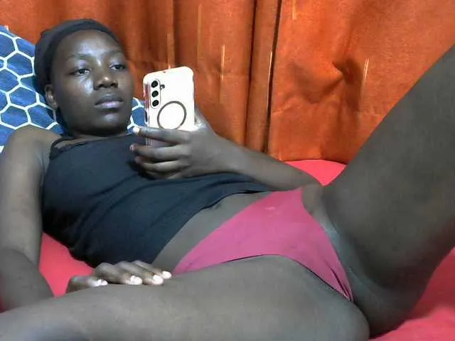 Live sex webcam photo for Sexydee14 #290637270