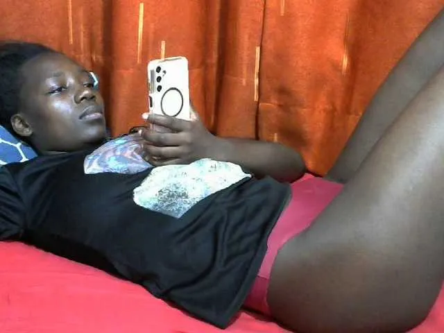 Live sex webcam photo for Sexydee14 #290681997