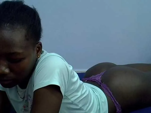 Live sex webcam photo for Sexydee14 #291157780